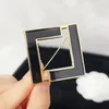 Designer FF Brooch for Women Pin Letter 18k Gold Brooch Vintage Designer Stamp Badge Brooch Women Gift Black Travel Party Accessories Fashion Brand