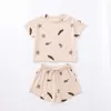 Ensembles de vêtements Baifei vente en gros Oem coton doux enfants vêtements infantile 2 pièces chemise haute et tenue courte unisexe bébé