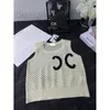 Kvinnors stickor Tees Designer 2023 Spring Summer Jacquard Cut-Out Vest Design Fashionable Knitted Tops Clothing Black T249