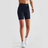 Shorts actifs personnalisables avec logo Leggings de yoga Tissu à filetage Bon élastique Taille haute Serré Courir Cyclisme Gym Femmes Court