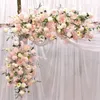 Fiori decorativi Colore rosa artificiale per la decorazione di nozze Segno di benvenuto Composizione floreale Arch Flower Row Background