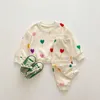 Kläderuppsättningar baby tillbehör Nyfödda våren och hösten älskar tryck cardigan pojke tjejkläder lyxig designskjorta kostym tvådelar r231127