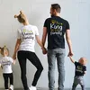 Passende Familienoutfits Passende Familienoutfits Kleidung T-Shirt KING QUEEN Mutter Kinder Familienkleidung Sets Familienlook Papa Mutter und Tochter Kleidung 230427