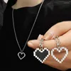 Chaînes 2023 coeur forme Pixel Couples collier Design Simple créatif noir blanc creux pendentif tour de cou colliers 2 pièces/ensemble