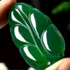 Hänge halsband 1pc fabrik direktförsäljning naturlig grön kalkedoni lämnar vita agathängen jade grossist