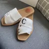 Slippers de alfabeto feminino verão wai desgaste 2023 sandálias de sandálias de novo estilo