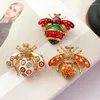 Broches Zoete Vintage Honing Voor Vrouwen Luxe Insect Drop Glazuur Emaille Pin Barokke Parel Pins Party Sieraden Accessoires