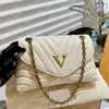 Moda omuz çantası tasarımcıları retro altın zincir çantalar bayanlar katlanır bağlantı elemanı mailman çanta deri v çanta bayanlar rahat crossbody çanta