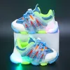 Sneakers jesienne buty LED dla dzieci 1-6 lat chłopcy świecące światło sportowe buty dla niemowląt Pierwsze spacerowicze Baby Girls Luminous Sneakers 230427