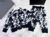 Merk baby trainingspakken Volledige print van contrasterende letters merkkleding voor kinderen Maat 90-150 jas voor meisjesjongen en broek met veters Nov25