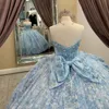 Robe de Quinceanera bleu ciel, épaules dénudées, robe de bal avec des appliques florales, robe de princesse en dentelle avec nœud et perles, robe de soirée douce de 15 ans