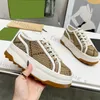 Designer-Sneaker von Screener, Damen-Segeltuchschuhe mit dicken Sohlen, High-Top-Low-Top, bequemer Sneaker, Frühling und Sommer, neuer High-Rise-Segeltuchschuh, bedruckter Stickerei-Stil