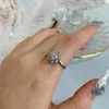 Anéis de banda Anéis de flores rotatáveis ​​de zirco