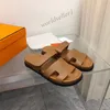 Moda de primera calidad Sandalias chipre de cuero clásico Diapositivas para hombres mujeres zapatos planos verano zapatillas antideslizantes al aire libre desgastes zapatos de diseñador de lujo fábrica grande