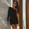 Vestidos casuais qiwn sexy bodycon veludo feminino clube de um ombro femme winter roupas vintage elegante mini vestidos