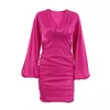 Robes décontractées 2023 Automne Femmes Élégant Lanterne Manches Rose Rouge Sexy Mini Robe De Soirée Femme Doux Col En V Satin Longue Moulante