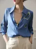 Синяя атласная спечатка блузки мода женщина 2023 с длинным рукавом шелковая повседневная рубашка женская пуговица на пуговицах.