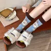 Women Socks Nowatorski styl brytyjski Modern Retro Flower Crew Kobieta oddychająca bawełniana moda dla kobiet jesienią