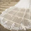 Bridal Veils Real PO 4 meter een laag bruiloft sluier met kam White Lace Edge ivoor geappliqued Cathedral M2023