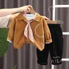 Kledingsets 3PCS Koreaanse mode babyjongenskleding 18 tot 24 maanden Effen kleur Lange mouwen jassen Witte T-shirts Broeken Trainingspakken voor kinderen