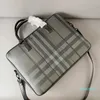 Ontwerpers aktetas Luxury Men Business Bags Pakket Striped Design Laptop Bas Letter Design Leather Handtas Messenger Capaciteit Schouder Handtassen Versatiel leuk