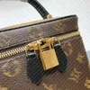 حقائب مستحضرات التجميل أعلى. M45165 الغرور PM // كيس ميزة التغليفات لطيفة Dopp Kit Lady Designer Handbag Pres