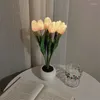 Lampade da tavolo El Camera da letto Led Night Light Tulipani Fiori artificiali Bouquet Lampada da comodino Simulazione Tulip Atmosphere Home Decor