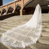 Bridal Veils Real PO 4 meter een laag bruiloft sluier met kam White Lace Edge ivoor geappliqued Cathedral M2023