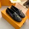 Tasarımcı Elbise Ayakkabı Erkek Kadın Loafers Klasik Slip-On Luxurys Vintage Moccasin Metal Düğmesi Gerçek Deri Marka Oxfords Gasit Ayakkabıları Kutu 35-46