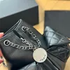 Luxury Cowhide Bag Kvinnor Ryggsäck Designer axelväska Metall Badge dragkedja mini grodformad väska diamantmönstrad quiltad väska köp ryggsäck stil