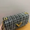 Woolen Chain Crossbody Bag Flap Twist Messenger Bags Golden Hardware Fashion Letters Multiple Colors Classic Hand Wallet 23cm