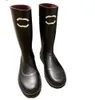 Nueva marca de moda 23ss para mujer Botas de cuero negras para mujer Canal Lluvia Imprimir Suela Zapatos de diseñador 42