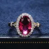 Fedi nuziali Grande forma ovale Rosa rossa Cubic Zirconia Anelli da donna Gioielli da donna di lusso per la festa Miglior regalo per la mamma Anelli brillanti R231127