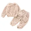 Set di abbigliamento Set per bambini Casa e bambino Abbigliamento per la casa Nuovo stile Autunno e inverno per ragazzi e ragazze Set in due pezzi spesso e caldo R231127