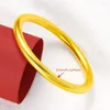 Braccialetto 2023 Vendita di colore oro classico Bracciale rotondo da uomo e da donna Smerigliato Accessori moda semplici Regali per feste di compleanno