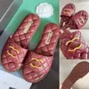 10a designer senaste flickor sandaler tofflor diamant gitter läder casual skor lägenheter fyra färger klassiska med låda och dammväska 35-40