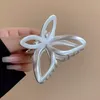 ホローバタフライヘアクロー女性かわいい蝶の爪クリップギフトパーティーのためのファッションヘアアクセサリークランプファッションヘアアクセサリー