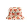 Caps Hats Bobo Chapéu infantil Verão Mesmo estilo Girls 'Cartoon Strawberry Print Outdoor Protetor solar Fisherman 230427