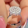 Anneaux de mariage Huitan Esthétique Bague Femme Ly Fleur Conçu Incrustation De Luxe AAA CZ Haute Qualité Bandes De Mode Bijoux pour Femmes 231124