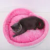 マット猫ベッドハート型ペットベッドソフトキティスリーピングベッド犬小屋温かいペットネストかわいい温かいクッションマット子猫の家のアクセサリー