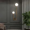 Vägglampor modern vägglampa glas boll lampskärm led guld heminredning vardagsrum sovrum interiör belysning sconce nordisk armatur ljus q231127