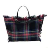 Bolsas de compras Tote para mujeres 2024 Bolsos de lujo Carta bordada Empalmada Triped Plaid Borla Bolsa de lana Moda Grande 231127