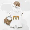 Kledingsets Nieuwe zomermode Britse stijl geboren babykleding Unisex katoenen plaid strepen Boy Girls rompers hoed slabbetjes set y220519