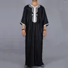 Мужские повседневные рубашки, мусульманские мужские черные халаты с вышивкой, Ближний Восток, Дубай, исламская одежда, молитва на 2023 год, M-4XL