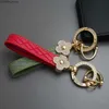 Sleutelringen Leuke pruimenbloesem Key Chains for Women Gold Flower Luxury Car Keychain Accessories 5 Colors Controled Pu Leather Keychains hanger J230427