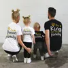 Bijpassende outfits die bijpassen van outfits T -shirt King Queen Mother Kids Familie Kledingsets Familie Look Daddy Moeder en dochterkleding 230427