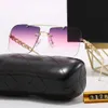 Diseñador de mujer Gafas de sol de lente Impresión Doble diseño de doble viga de metal Tipo de cadena Tipo de lentes rosa Gafas de sol de hombres y mujeres Protección de ojos