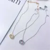 T Family Double Pendant Letter Titanium Steel Necklace Fashionable ISM Simple Exquisite and Color Bevara kort kedja är