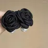スタッドイヤリングフレンチブラックサテン3次元ローズレトロデザイン誇張された花パールパーティージュエリー