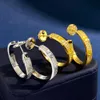 Ciondoli per orecchini LOVE da donna di design con perno in metallo giallo placcato in oro 18 carati T0P qualità di altissima qualità con diamante in stile classico con scatola 011